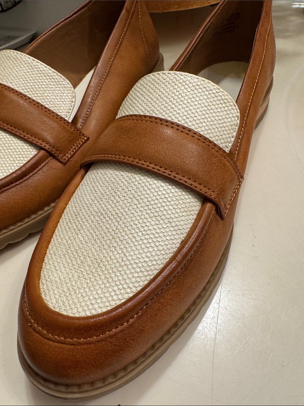 New without box!!!! Dr. Scholl's Tan Leather & Cream Canvas Loafers - Picture 3 of 3